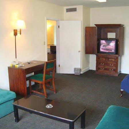 Town House Motel Tupelo Extérieur photo
